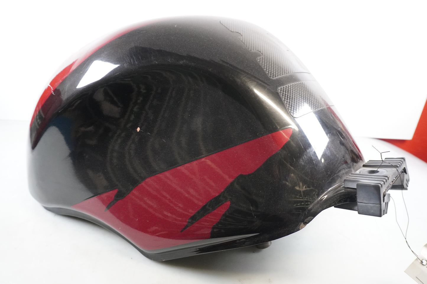 Framsidan på Bensintank från en Honda CBR 900 RR -2003 motorcykel.