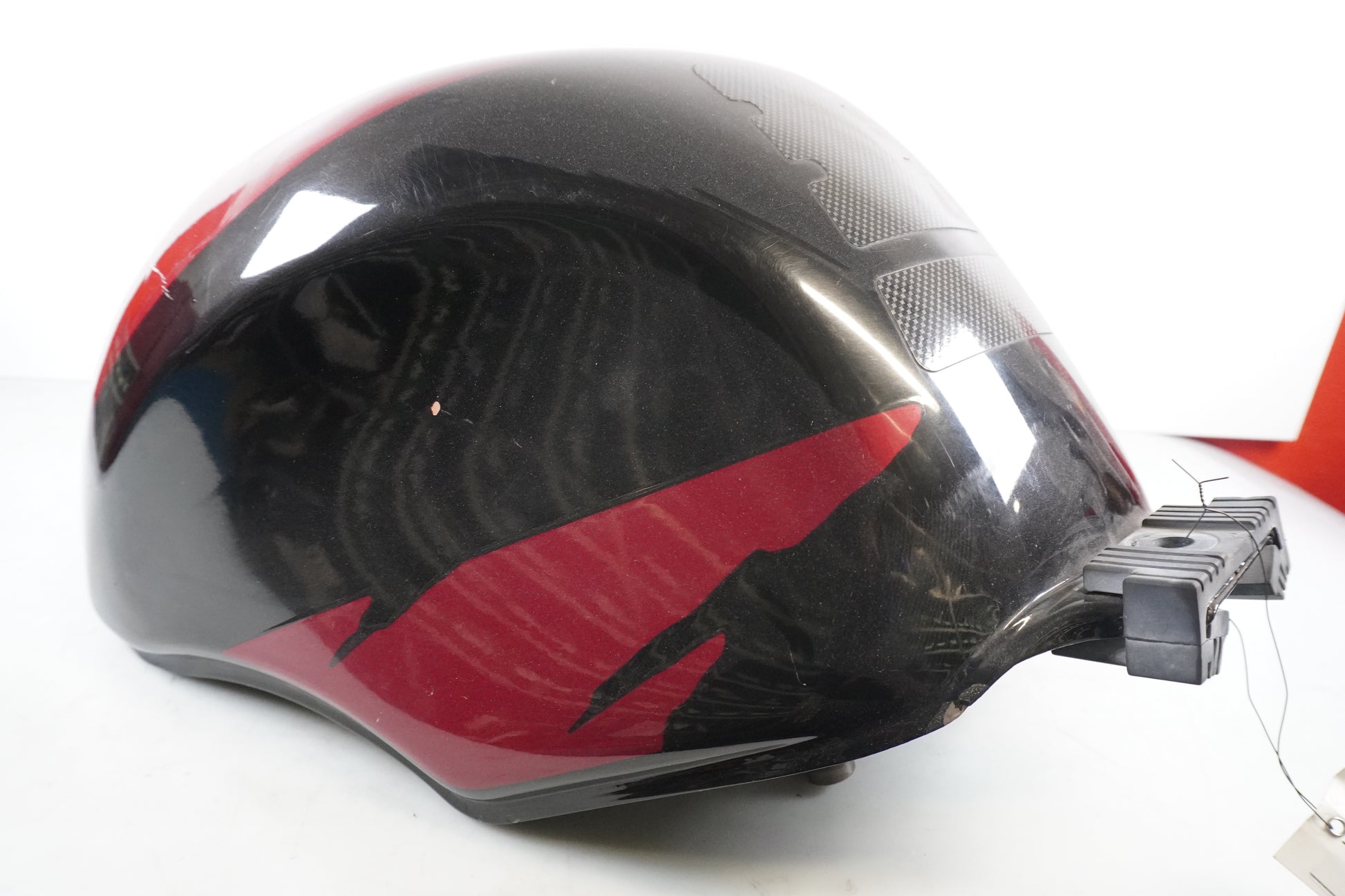 Framsidan på Bensintank från en Honda CBR 900 RR -2003 motorcykel.