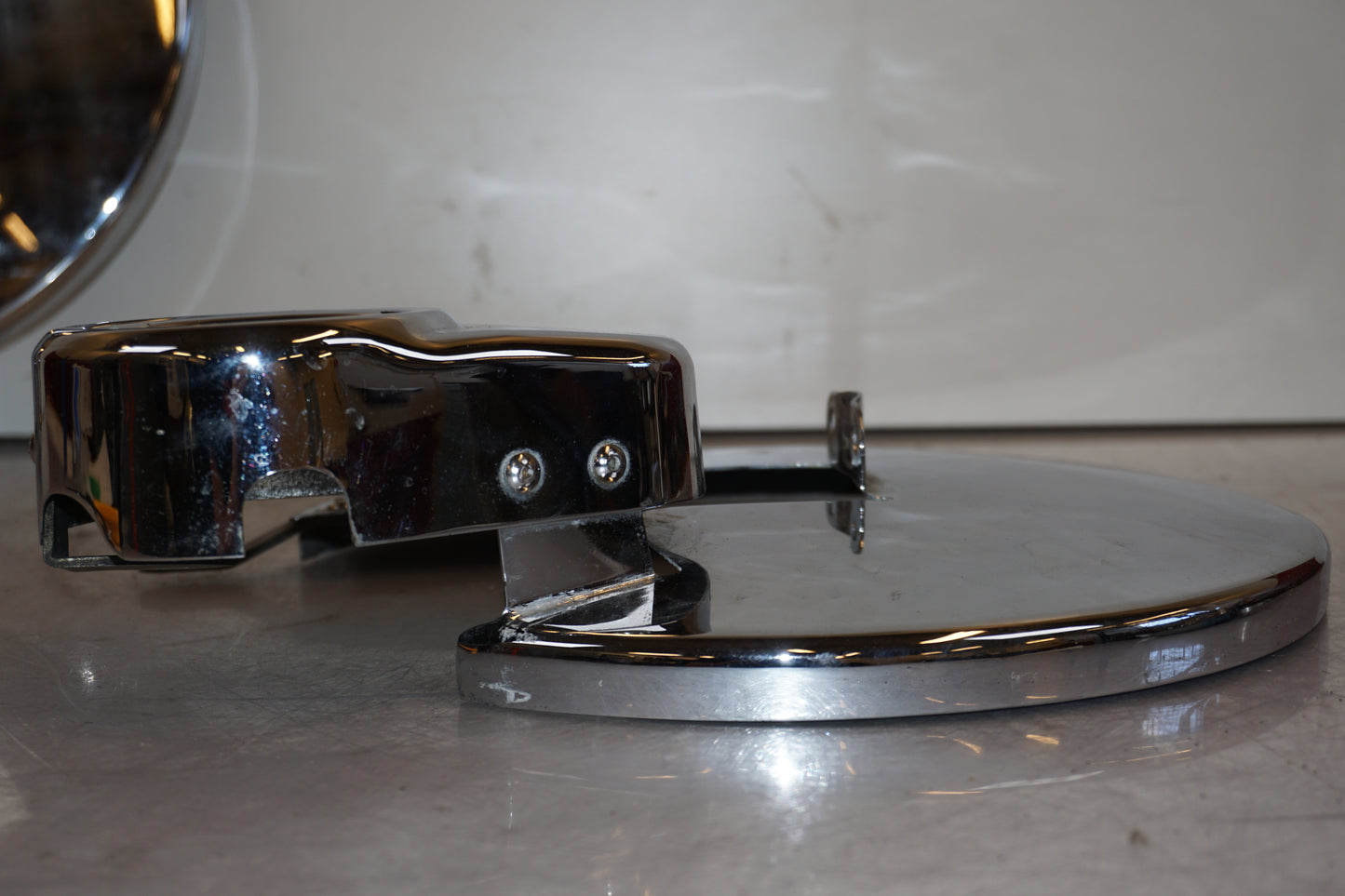 Snett uppifrån på Bromsskivedekor från en H-D Touring Road King FLHR/I -1997 motorcykel.