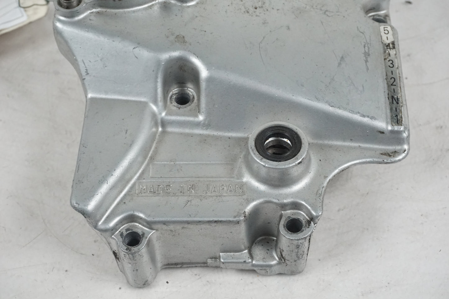 Baksidan på Drevkåpa från en Yamaha YZF 1000 R1 -2001 motorcykel.