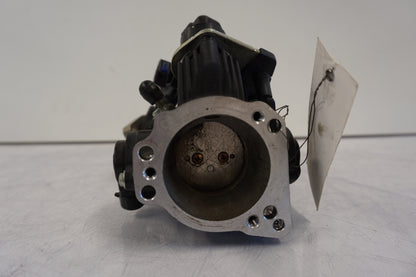 Vänster sida på Spjällhus från en H-D Dyna Street Bob FXDB/I -2007 motorcykel.