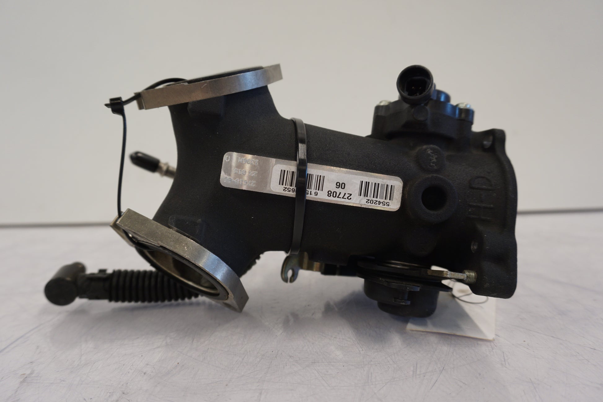 Snett uppifrån på Spjällhus från en H-D Dyna Street Bob FXDB/I -2007 motorcykel.