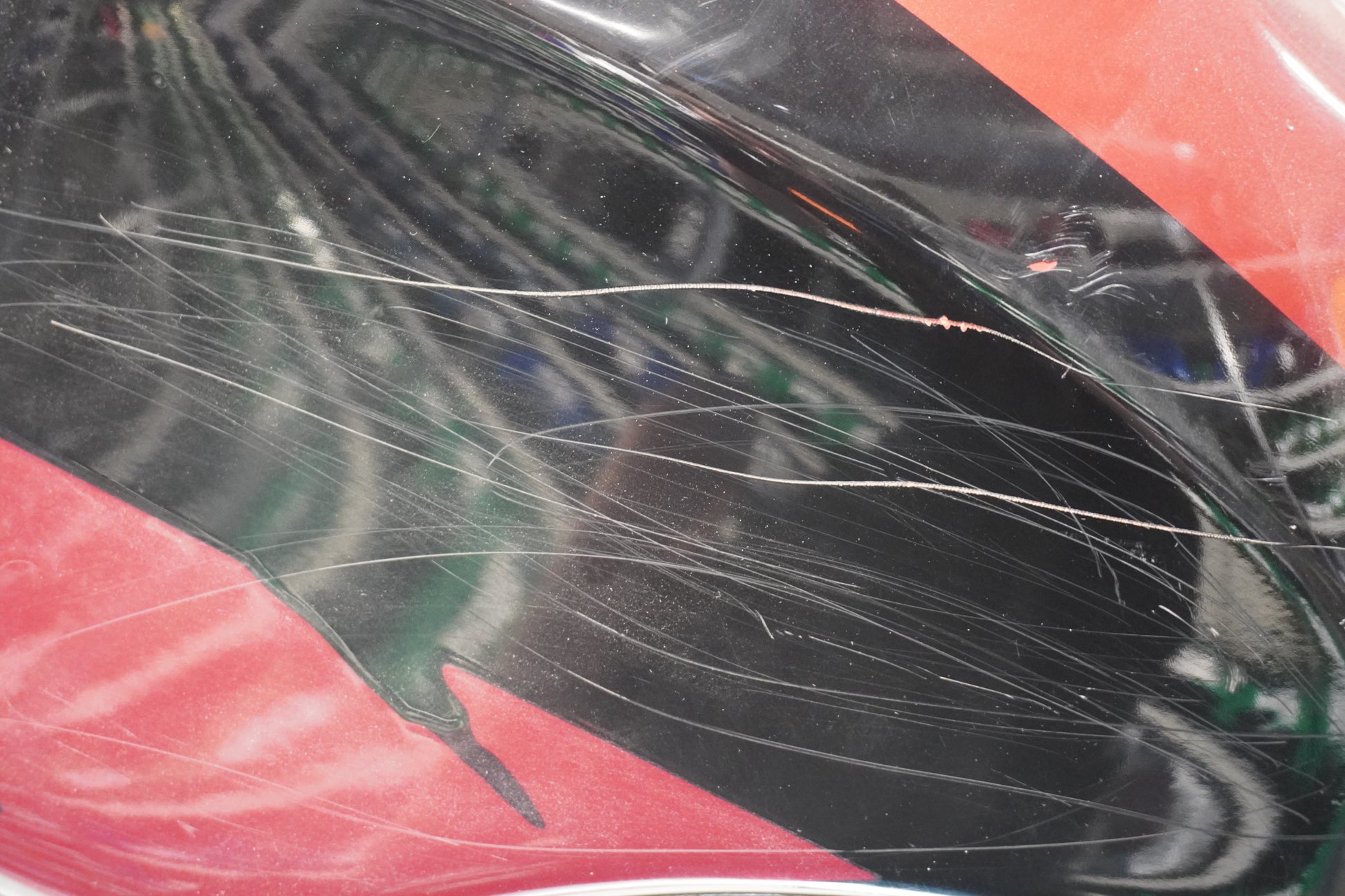 Extrabild4 på Bensintank från en Honda CBR 900 RR -2003 motorcykel.