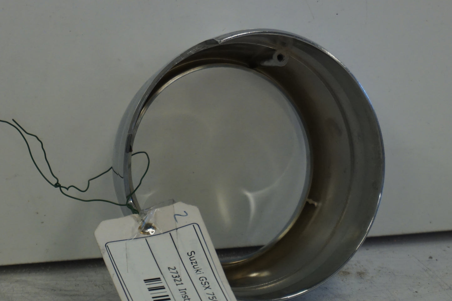 Höger sida på Instrumentkromfront från en Suzuki GSX 750 -2002 motorcykel.