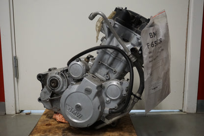 Framsidan på Motor från en BMW F 650 CS -2002 motorcykel.