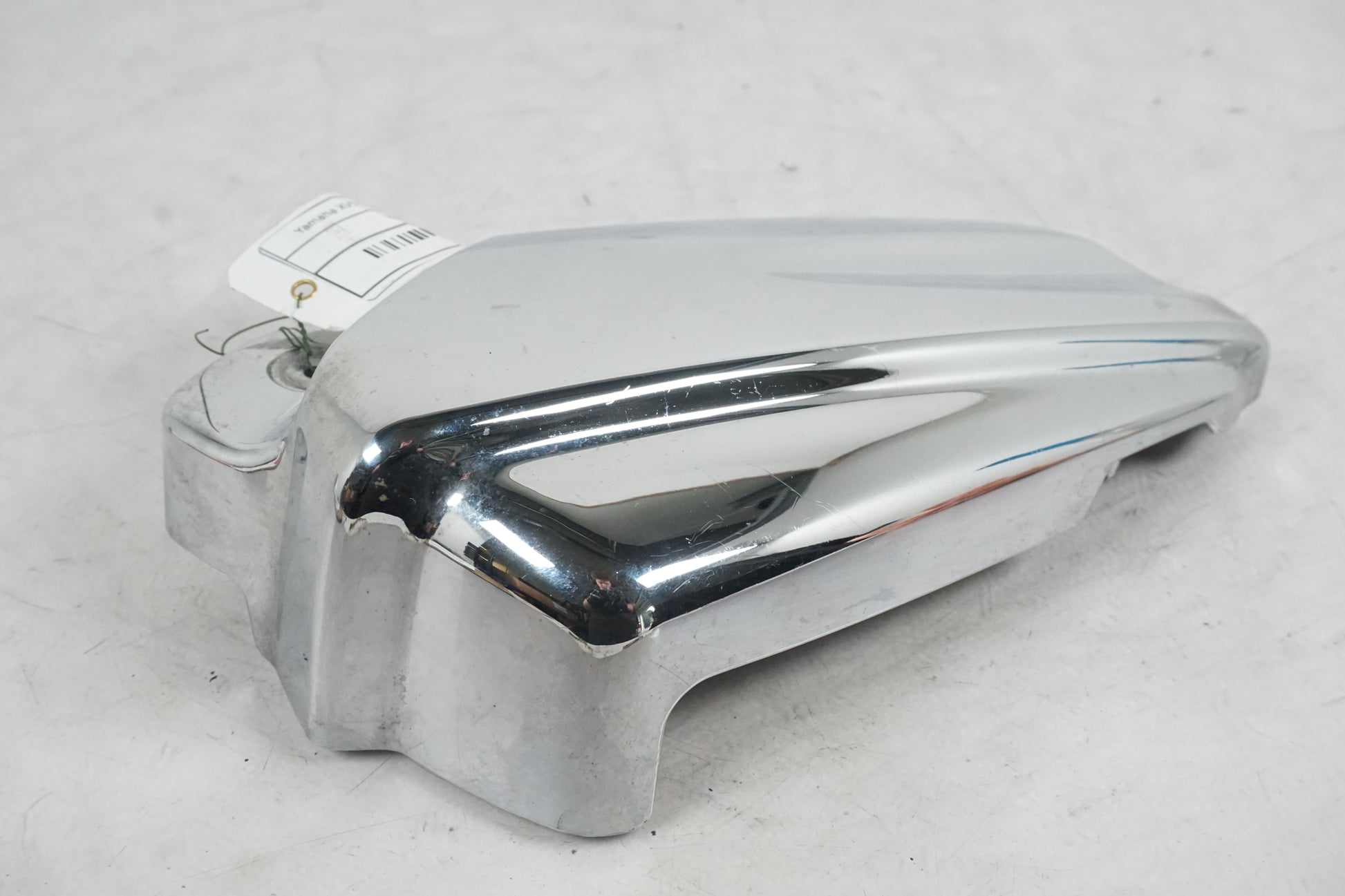 Vänster sida på Motorkåpa från en Yamaha XVS 1100 -2000 motorcykel.