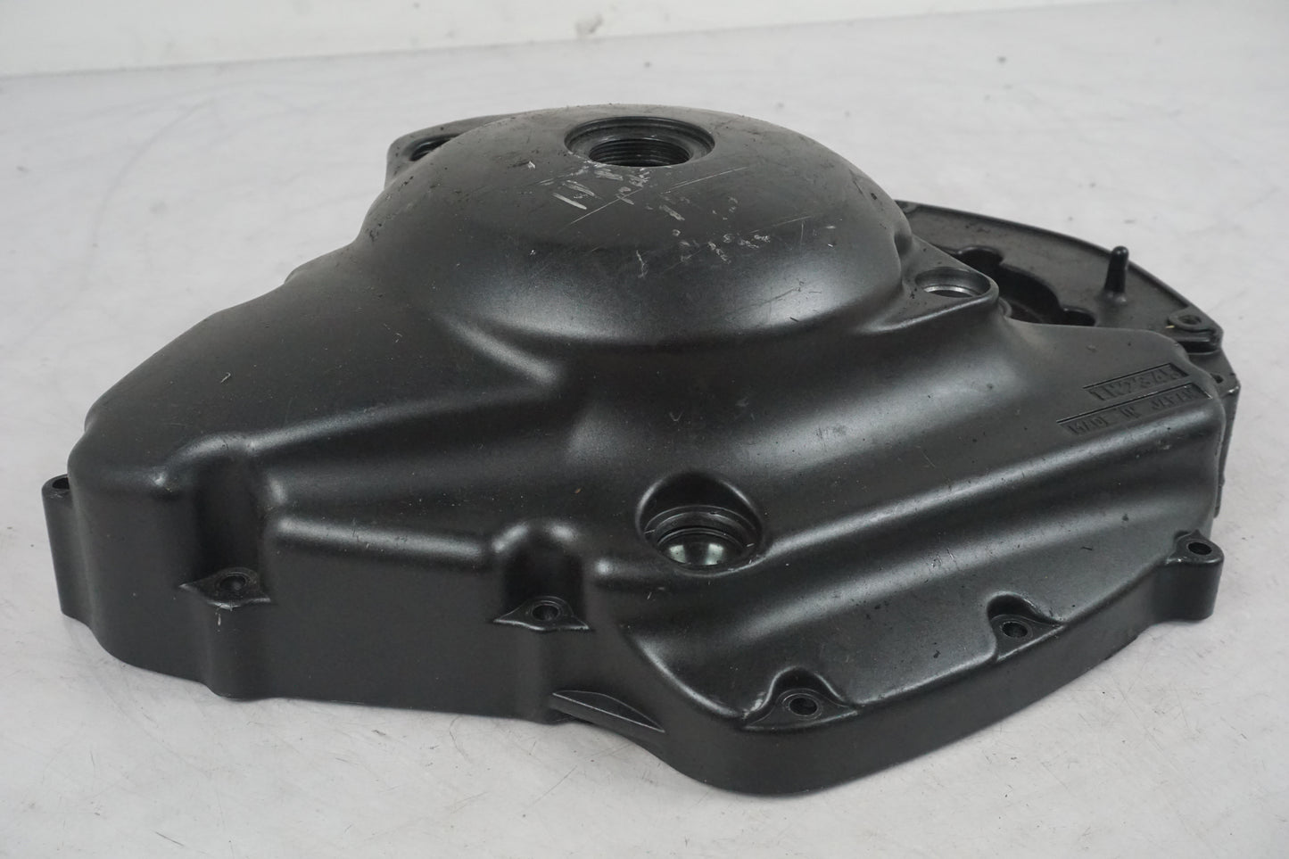 Baksidan på Generatorkåpa från en Yamaha BT 1100 -2005 motorcykel.