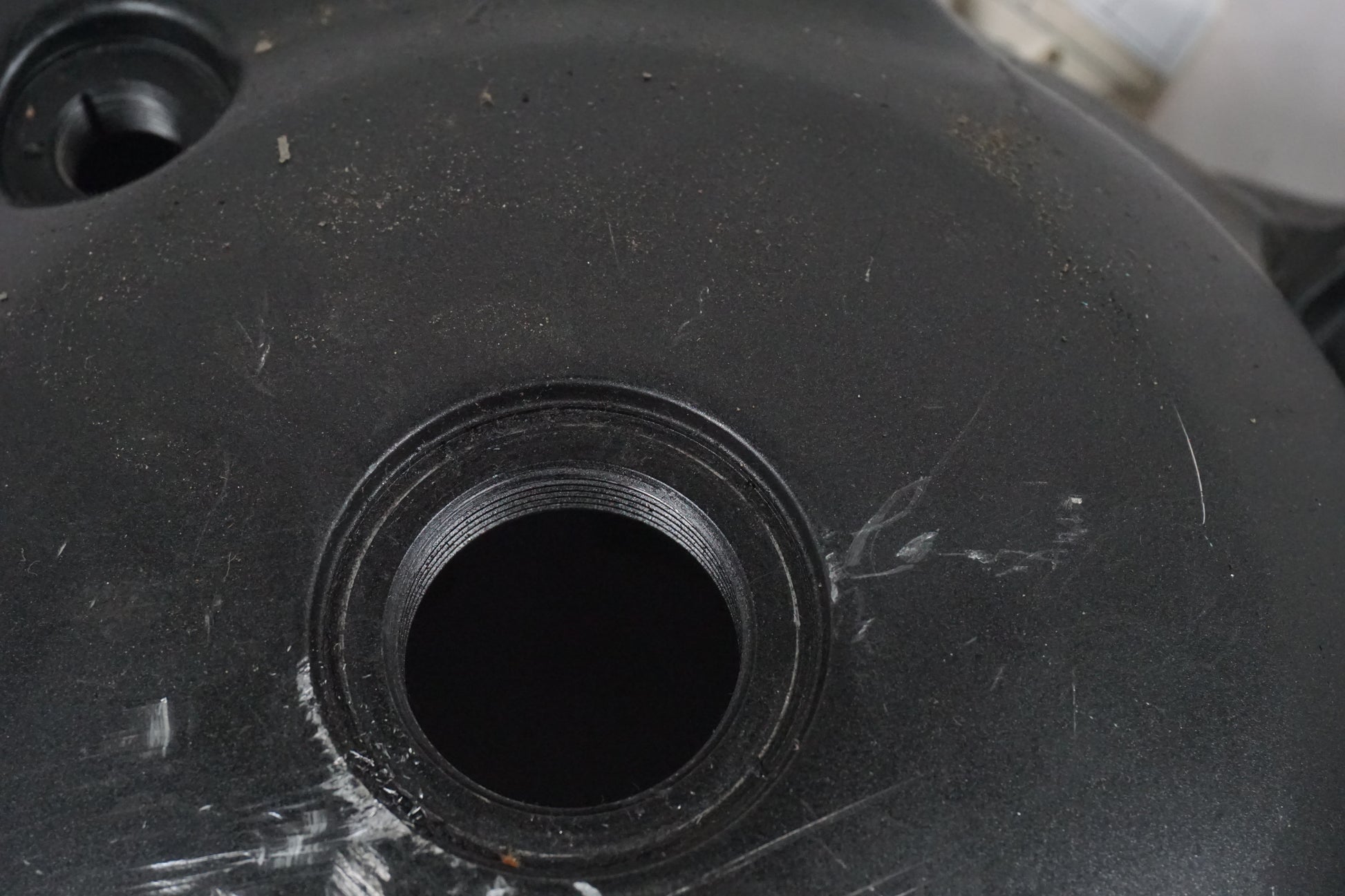 Vänster sida på Generatorkåpa från en Yamaha BT 1100 -2005 motorcykel.