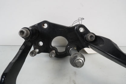 Höger sida på Fotplatta från en H-D Touring Ultra Classic FLHTCU/I -2009 motorcykel.