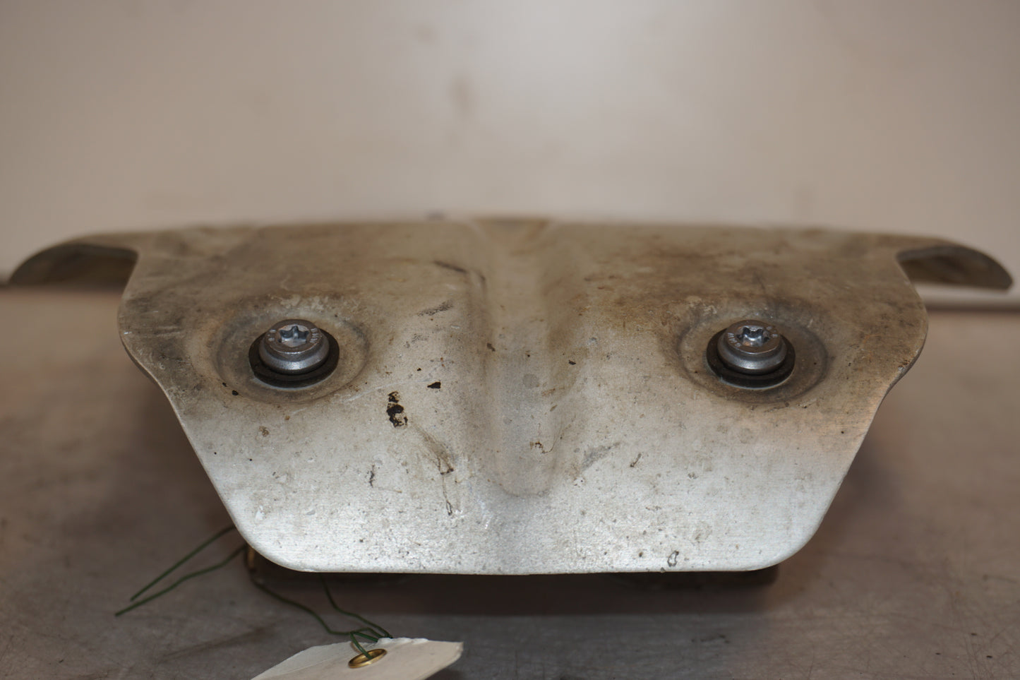 Baksidan på Hasplåt från en BMW R 1200 GS -2014 motorcykel.