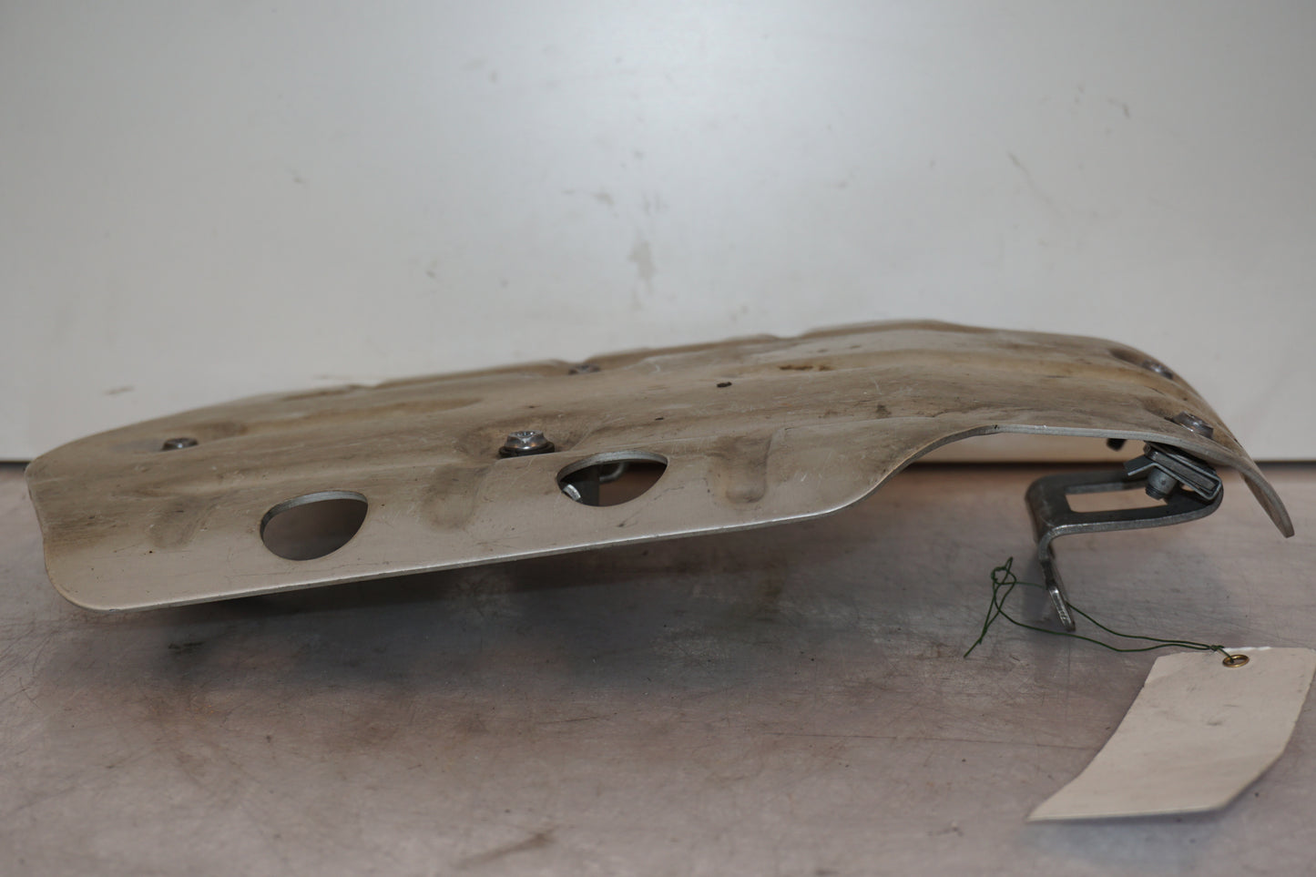 Vänster sida på Hasplåt från en BMW R 1200 GS -2014 motorcykel.