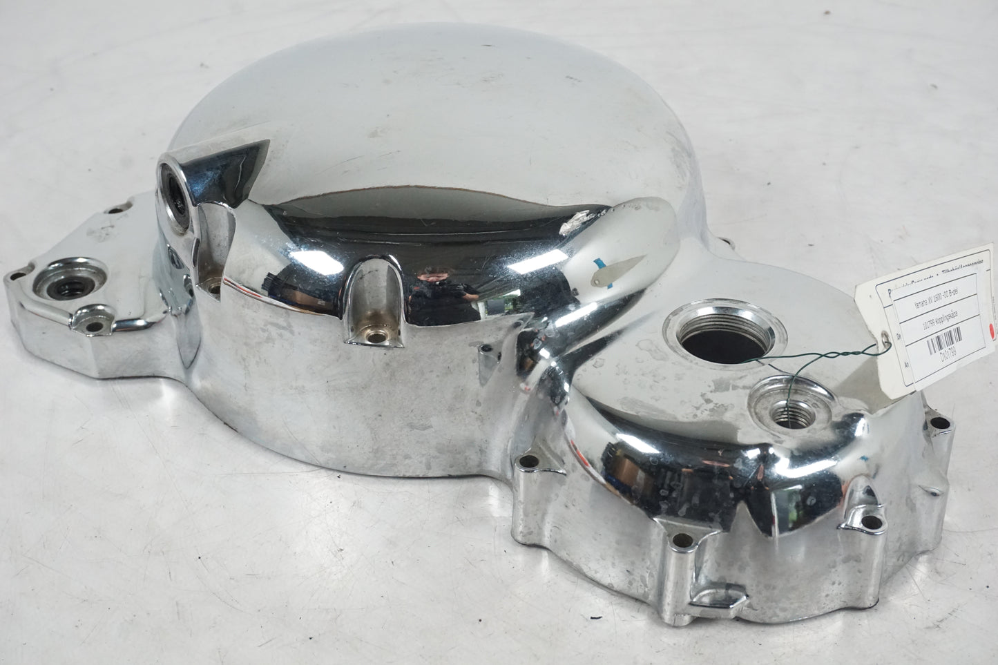 Snett nerifrån på Kopplingskåpa från en Yamaha XV 1600 -2000 motorcykel.