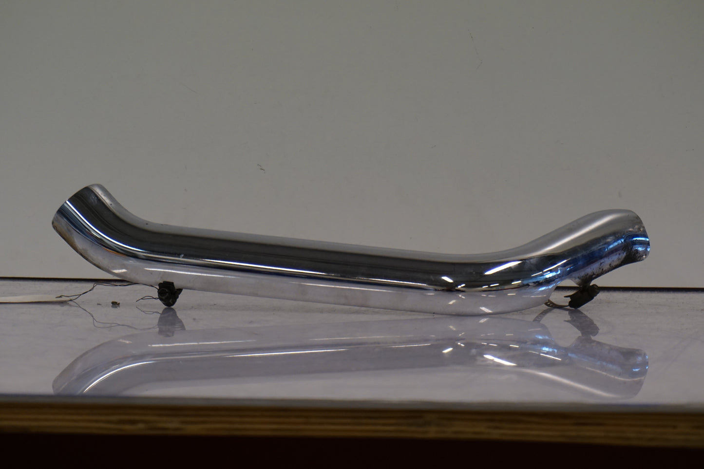 Vänster sida på Värmeskydd från en H-D Sportster 1200 XL1200C -1999 motorcykel.