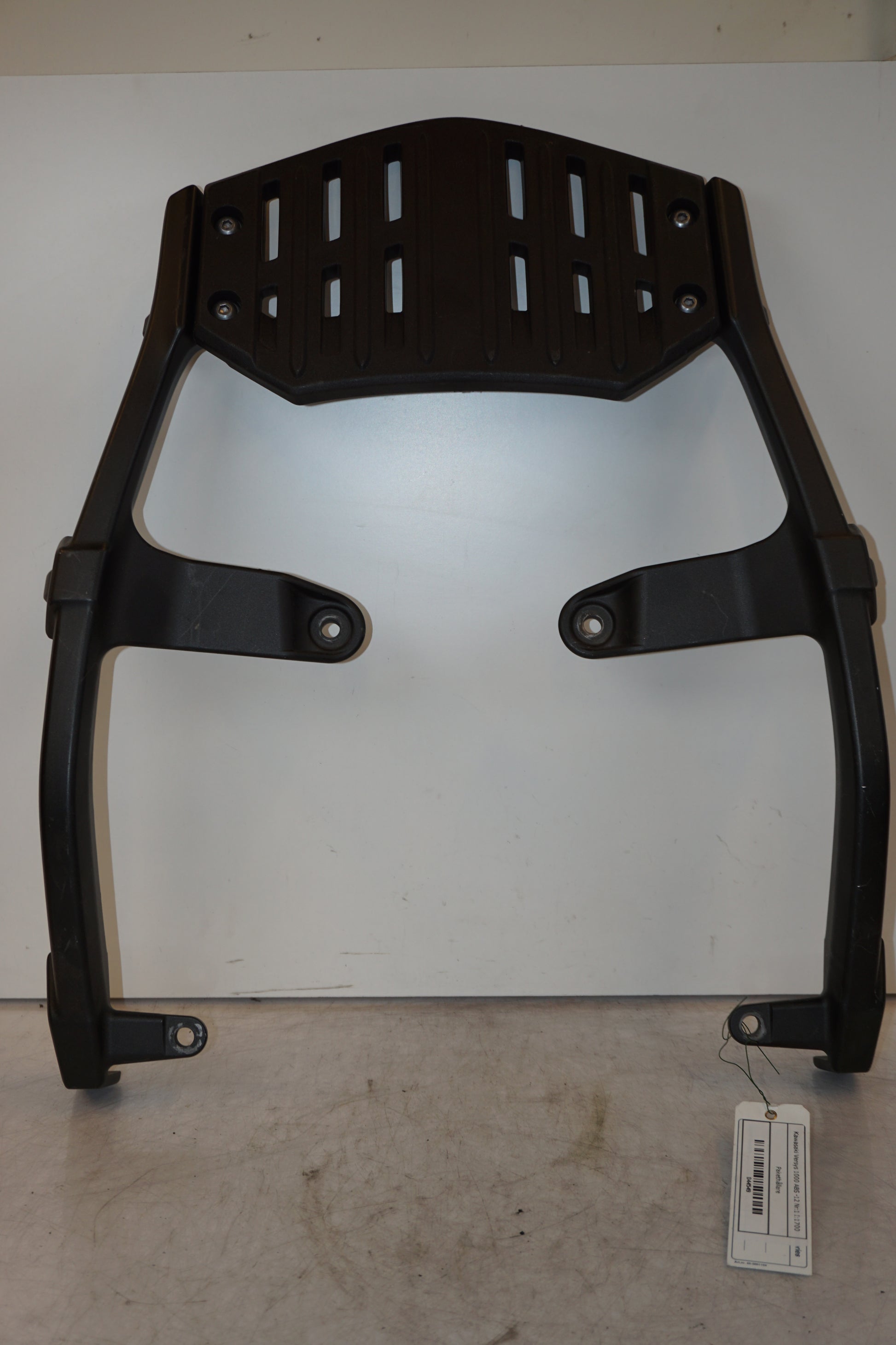 Framsidan på Pakethållare från en Kawasaki Versys 1000 -2012 motorcykel.