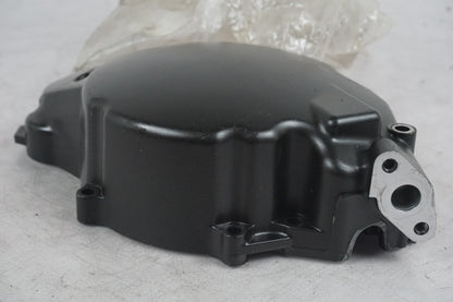 Vänster sida på Generatorkåpa från en Yamaha XV 1700 -2004 motorcykel.