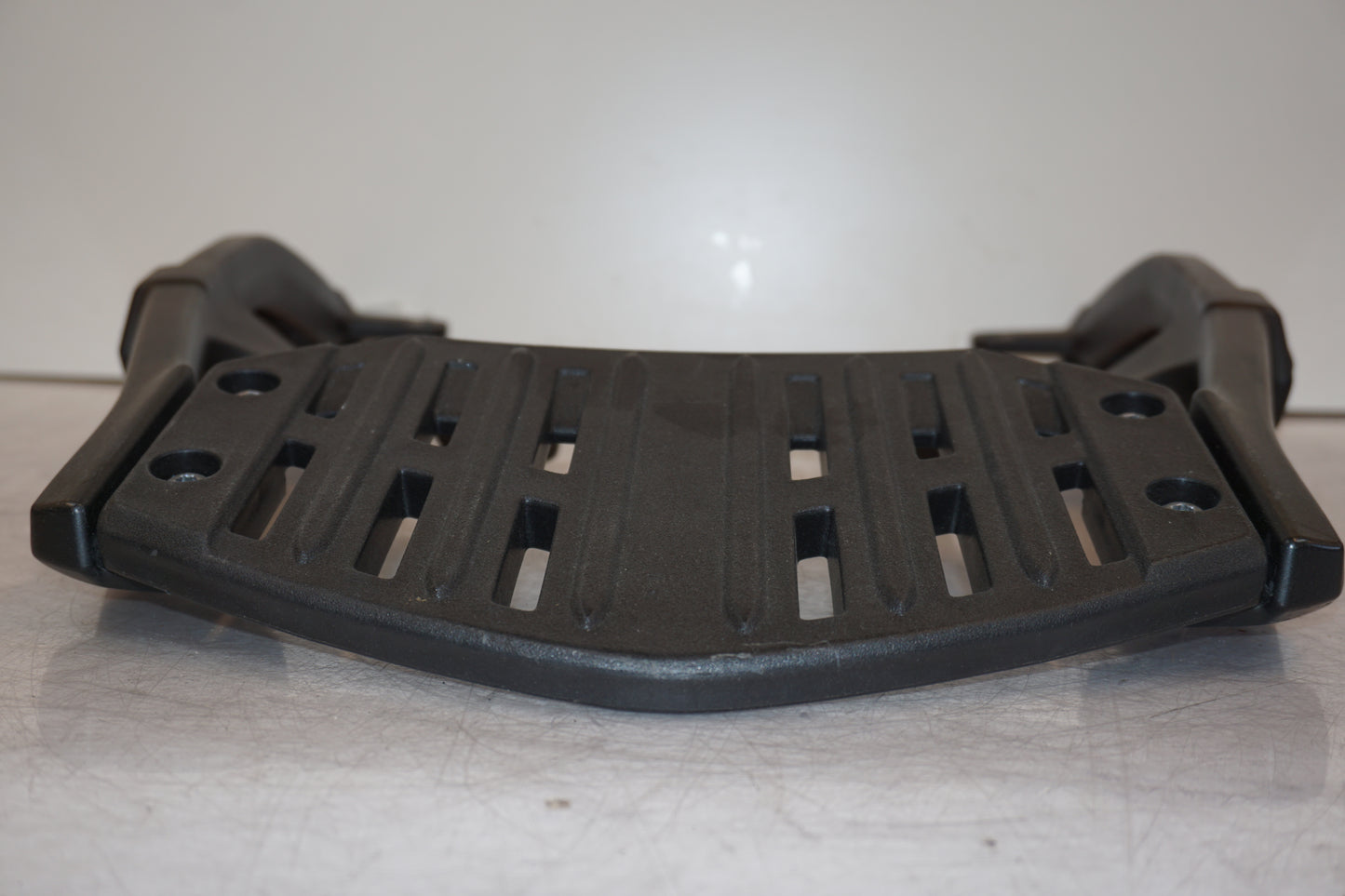 Baksidan på Pakethållare från en Kawasaki Versys 1000 -2012 motorcykel.