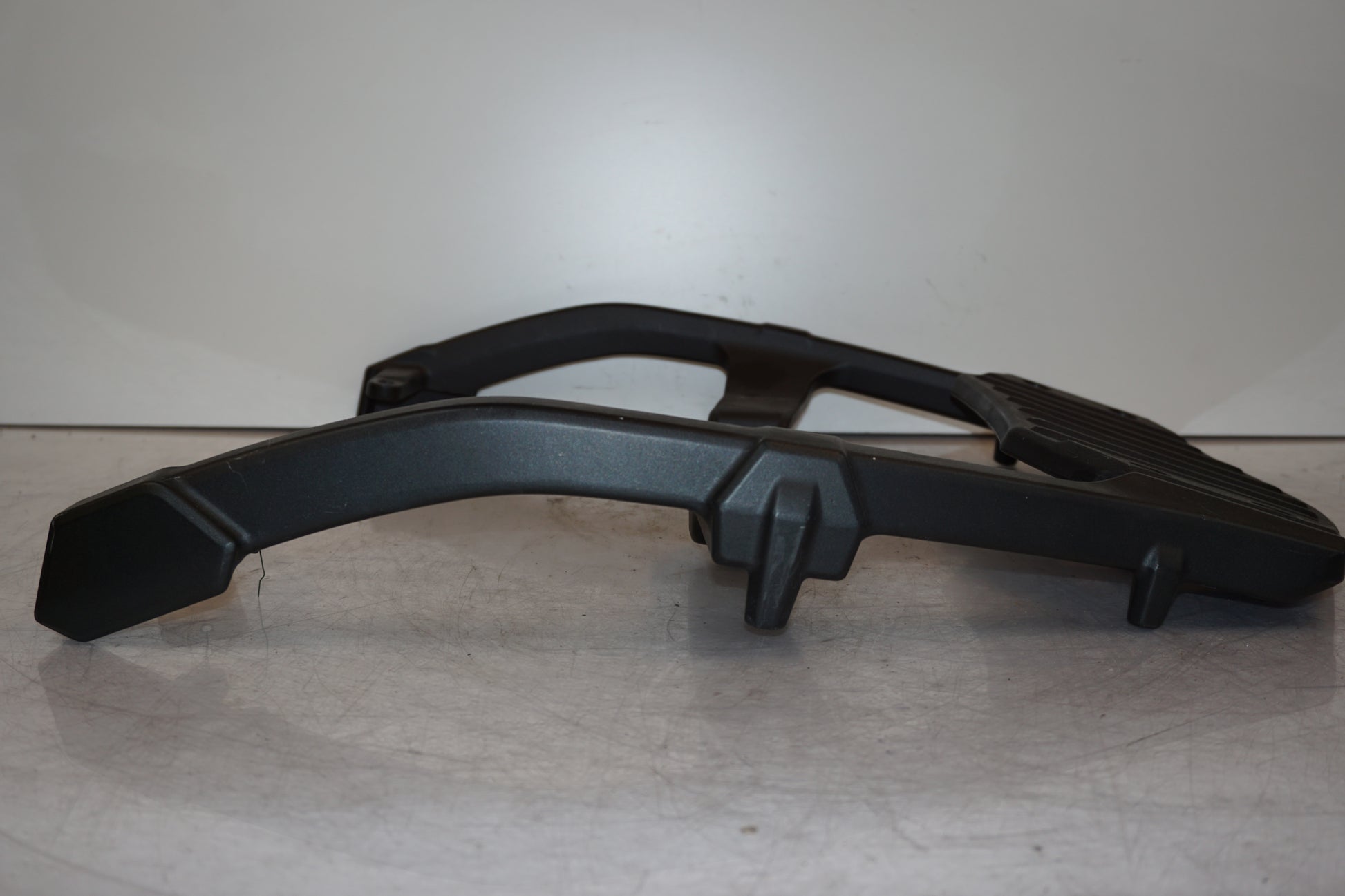 Höger sida på Pakethållare från en Kawasaki Versys 1000 -2012 motorcykel.