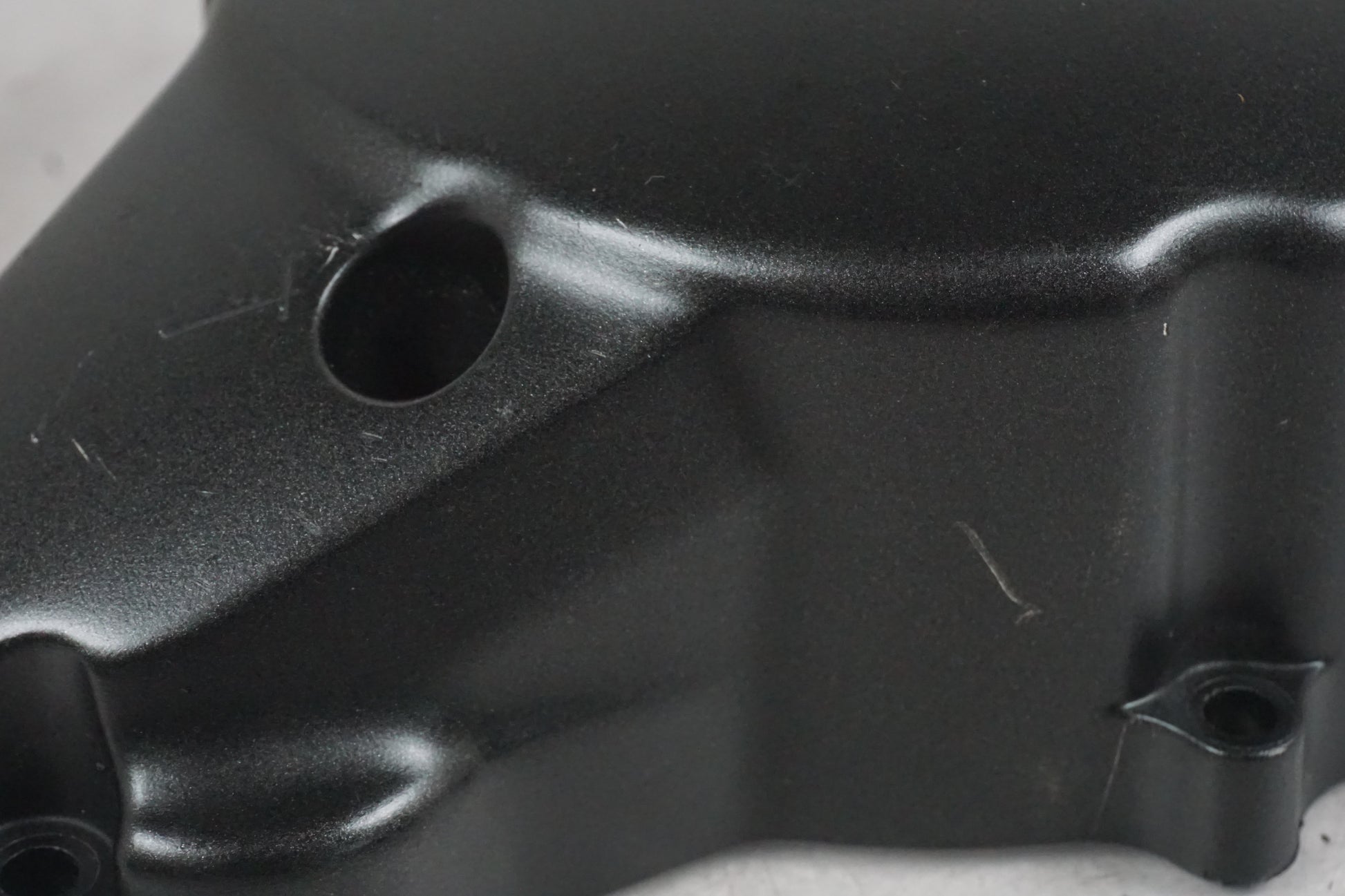 Snett nerifrån på Generatorkåpa från en Yamaha XV 1700 -2004 motorcykel.