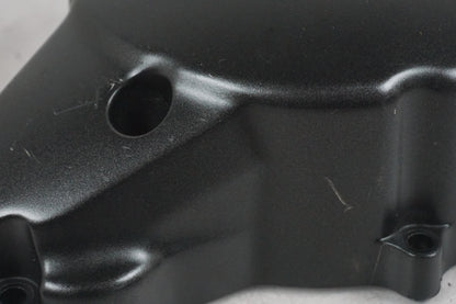 Snett nerifrån på Generatorkåpa från en Yamaha XV 1700 -2004 motorcykel.