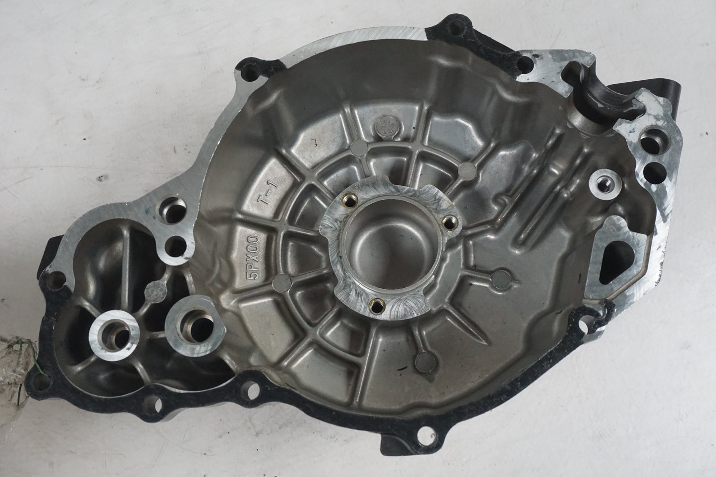 Extrabild1 på Generatorkåpa från en Yamaha XV 1700 -2004 motorcykel.