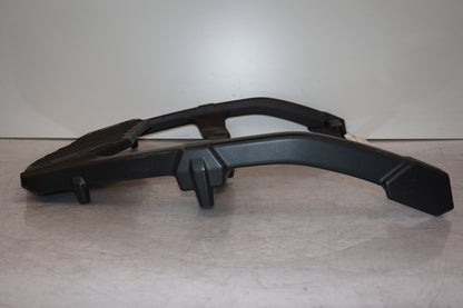 Snett uppifrån på Pakethållare från en Kawasaki Versys 1000 -2012 motorcykel.