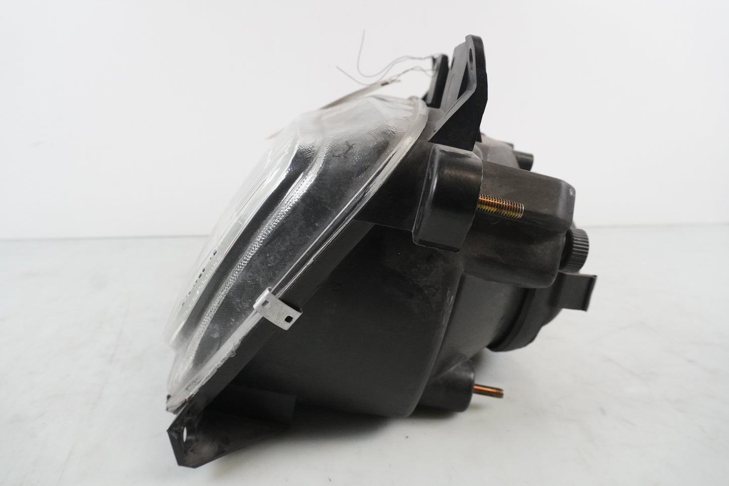 Vänster sida på Strålkastare från en BMW R 1100 RT -2000 motorcykel.