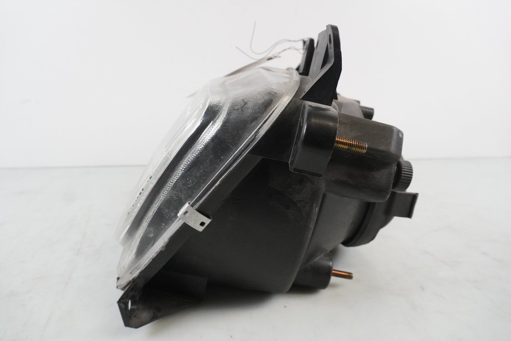 Vänster sida på Strålkastare från en BMW R 1100 RT -2000 motorcykel.