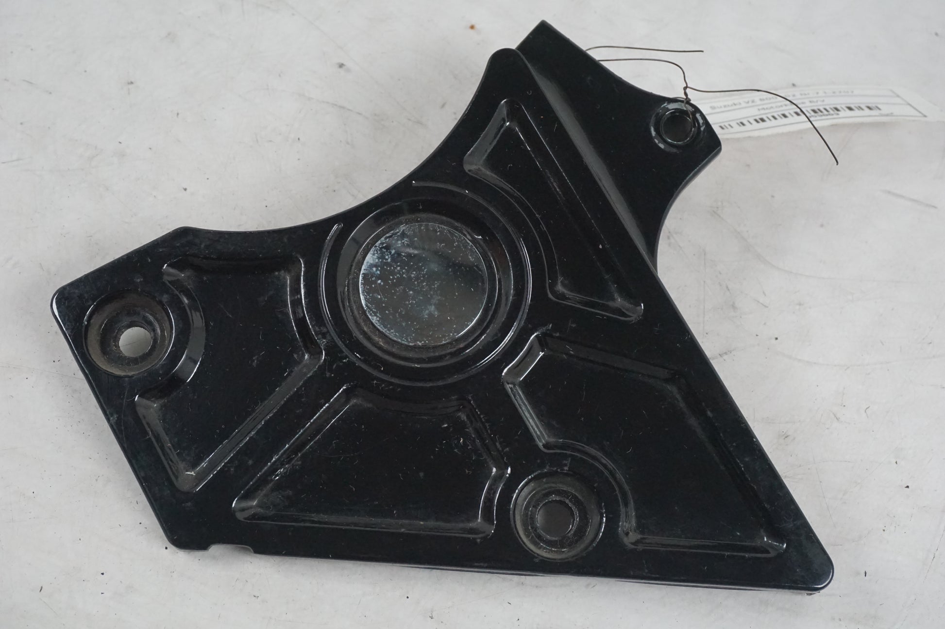 Framsidan på Motorkåpa från en Suzuki VZ 800 -2002 motorcykel.