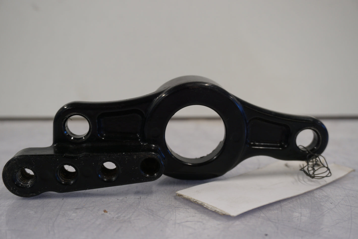 Snett nerifrån på Fäste från en H-D Street Glide FLHX -2016 motorcykel.