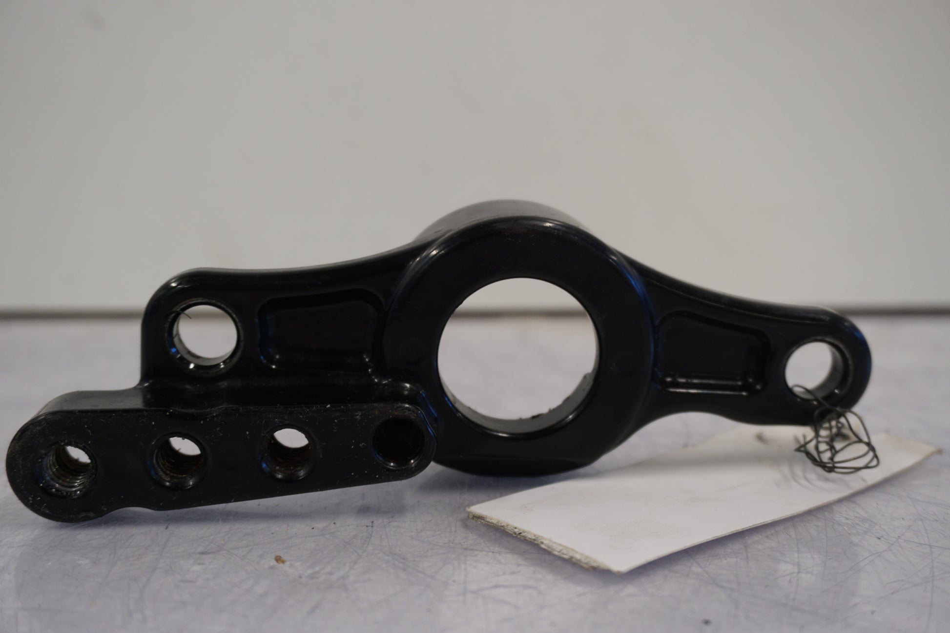 Snett nerifrån på Fäste från en H-D Street Glide FLHX -2016 motorcykel.