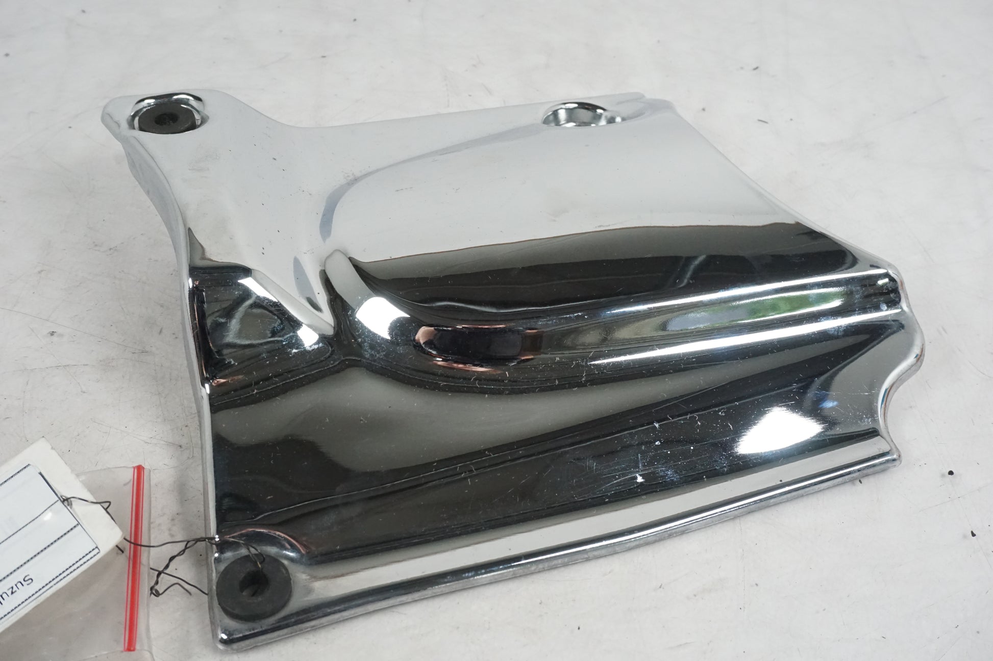 Höger sida på Motorkåpa från en Suzuki VL 800 -2003 motorcykel.