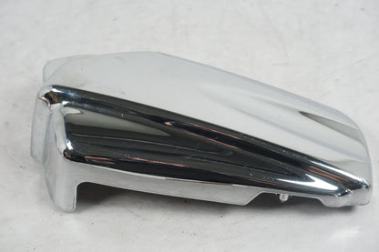 Höger sida på Motorkåpa från en Yamaha XVS 1100 -2002 motorcykel.