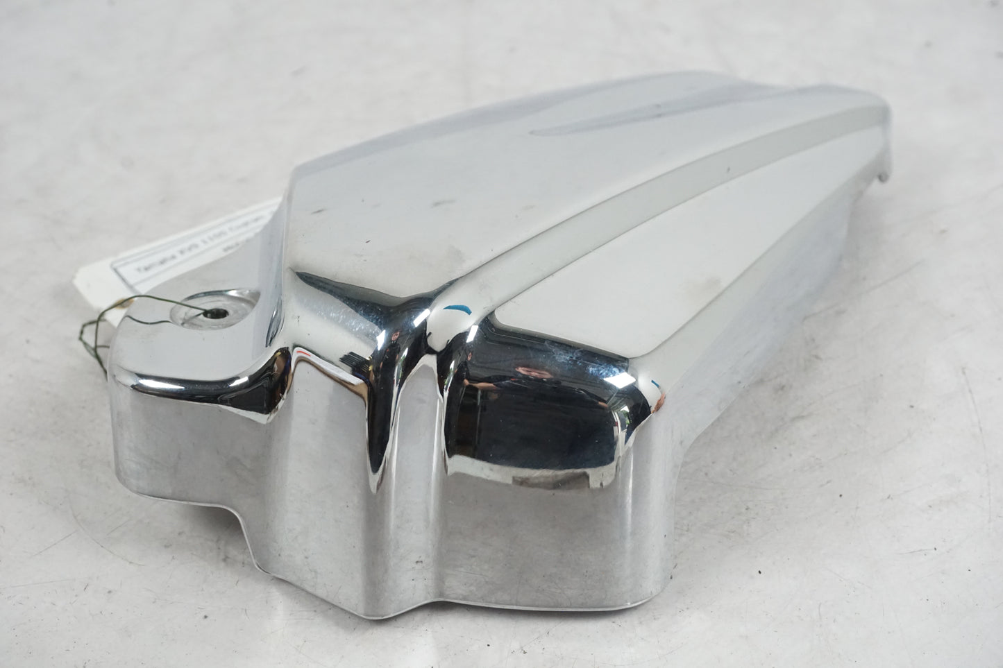 Vänster sida på Motorkåpa från en Yamaha XVS 1100 -2002 motorcykel.