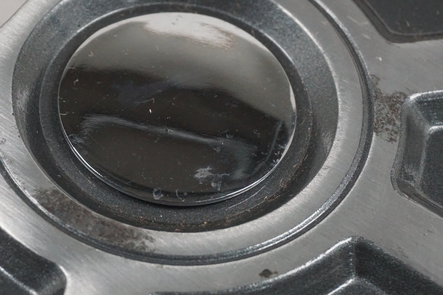 Baksidan på Dekorkåpa från en Suzuki VZ 800 -1997 motorcykel.