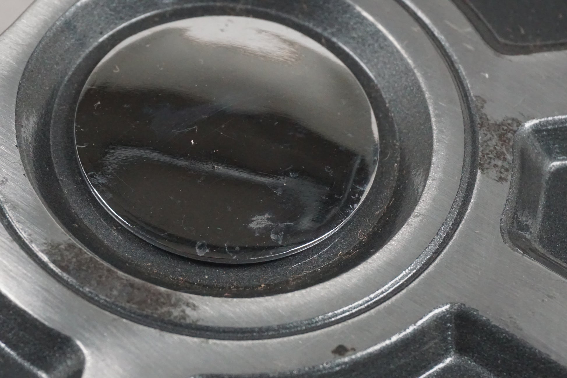 Baksidan på Dekorkåpa från en Suzuki VZ 800 -1997 motorcykel.