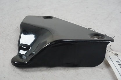 Baksidan på Motorkåpa från en Suzuki VZ 800 -2002 motorcykel.