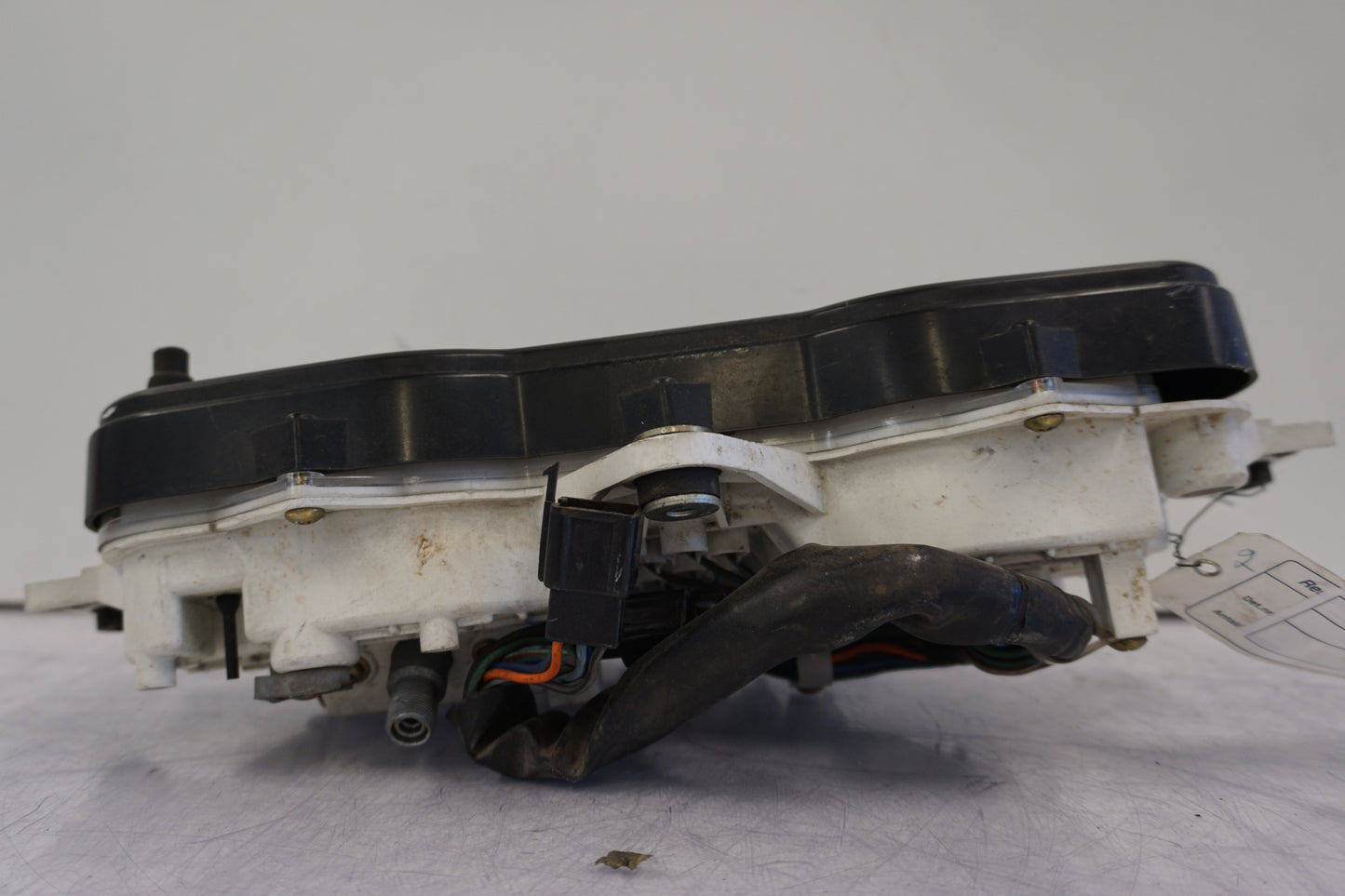 Baksidan på Instrumentpanel från en Honda CBR 1000 F -1987 motorcykel.