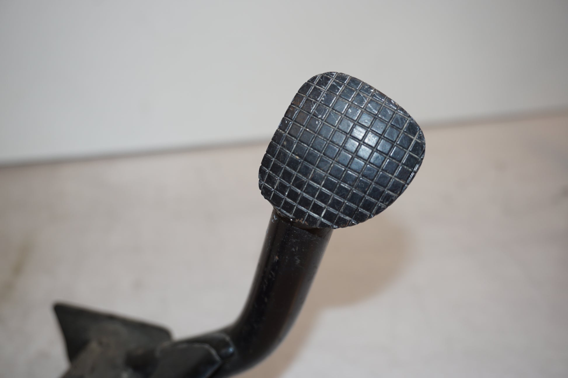 Extrabild6 på Centralstöd från en BMW R 1200 RT -2011 motorcykel.