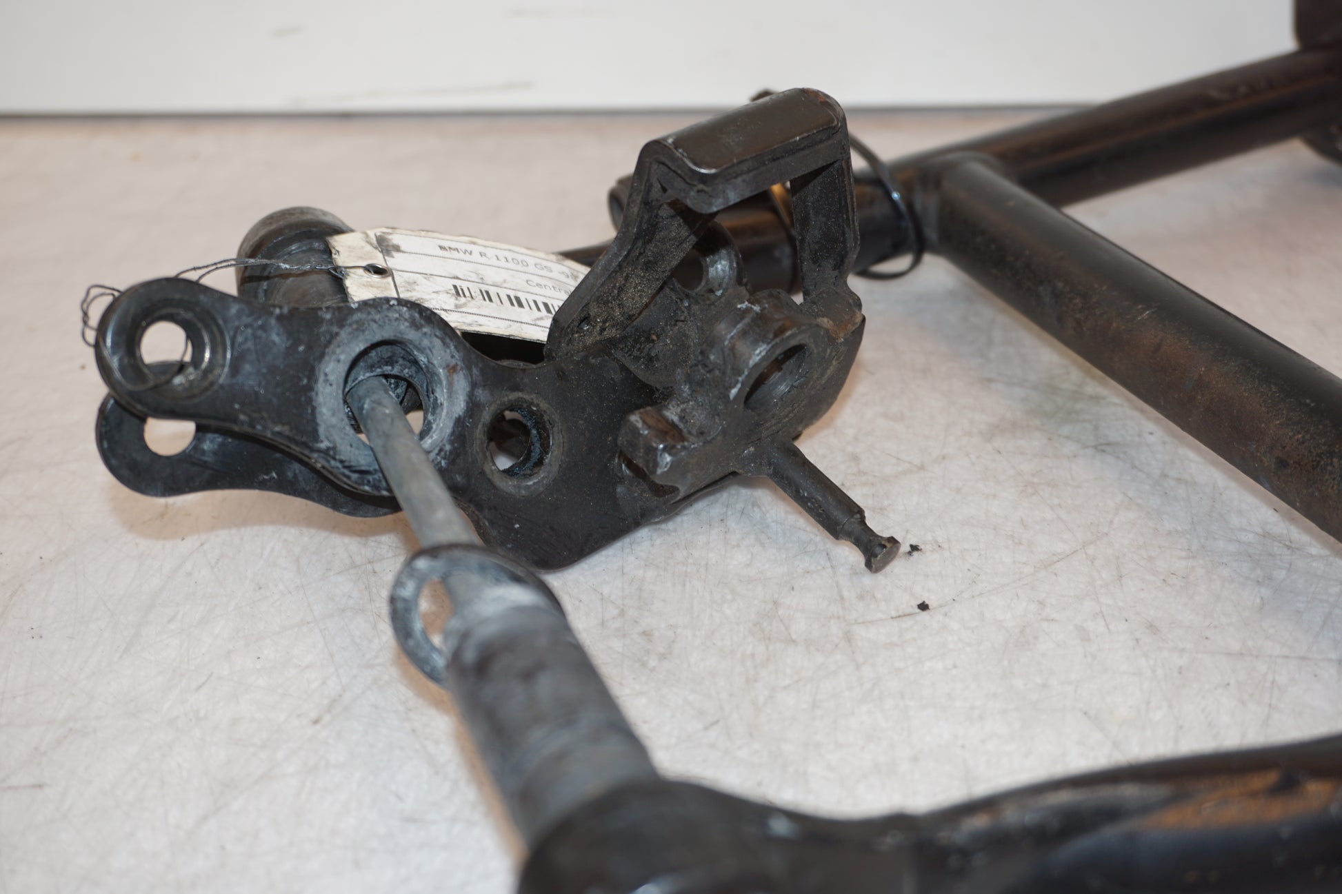 Snett uppifrån på Centralstöd från en BMW R 1100 GS -1998 motorcykel.