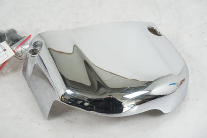 Höger sida på Motorkåpa från en Suzuki VL 1500 -1998 motorcykel.