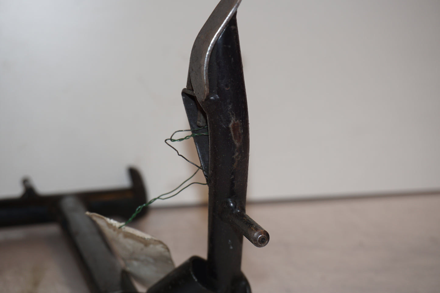 Snett uppifrån på Centralstöd från en BMW R 850 R -1995 motorcykel.