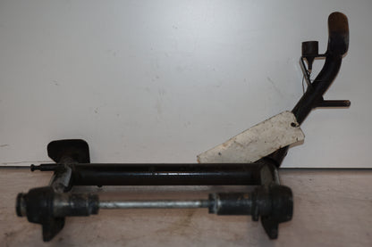 Snett nerifrån på Centralstöd från en BMW R 850 R -1995 motorcykel.