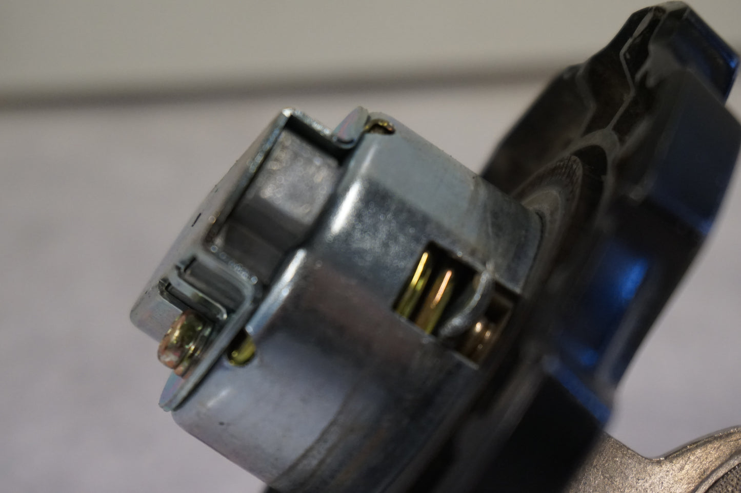 Extrabild2 på Tanklock från en Suzuki DR 650 -1993 motorcykel.