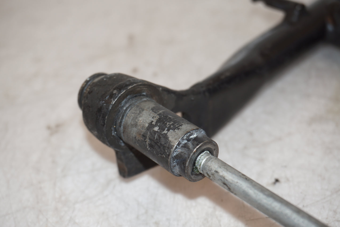 Extrabild2 på Centralstöd från en BMW R 850 R -1995 motorcykel.