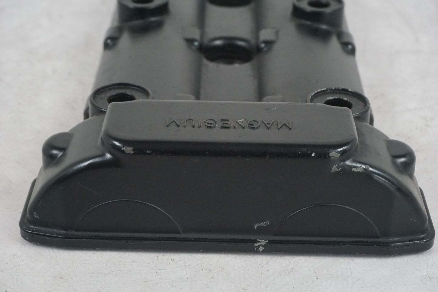 Vänster sida på Ventilkåpa från en Suzuki GSX-R 750 -1998 motorcykel.