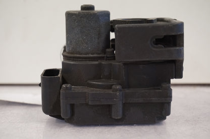 Höger sida på Avgasspjällmotor från en H-D Street Glide FLHX -2015 motorcykel.