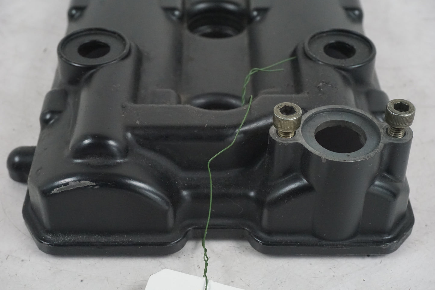 Snett nerifrån på Ventilkåpa från en Suzuki GSX-R 750 -1998 motorcykel.