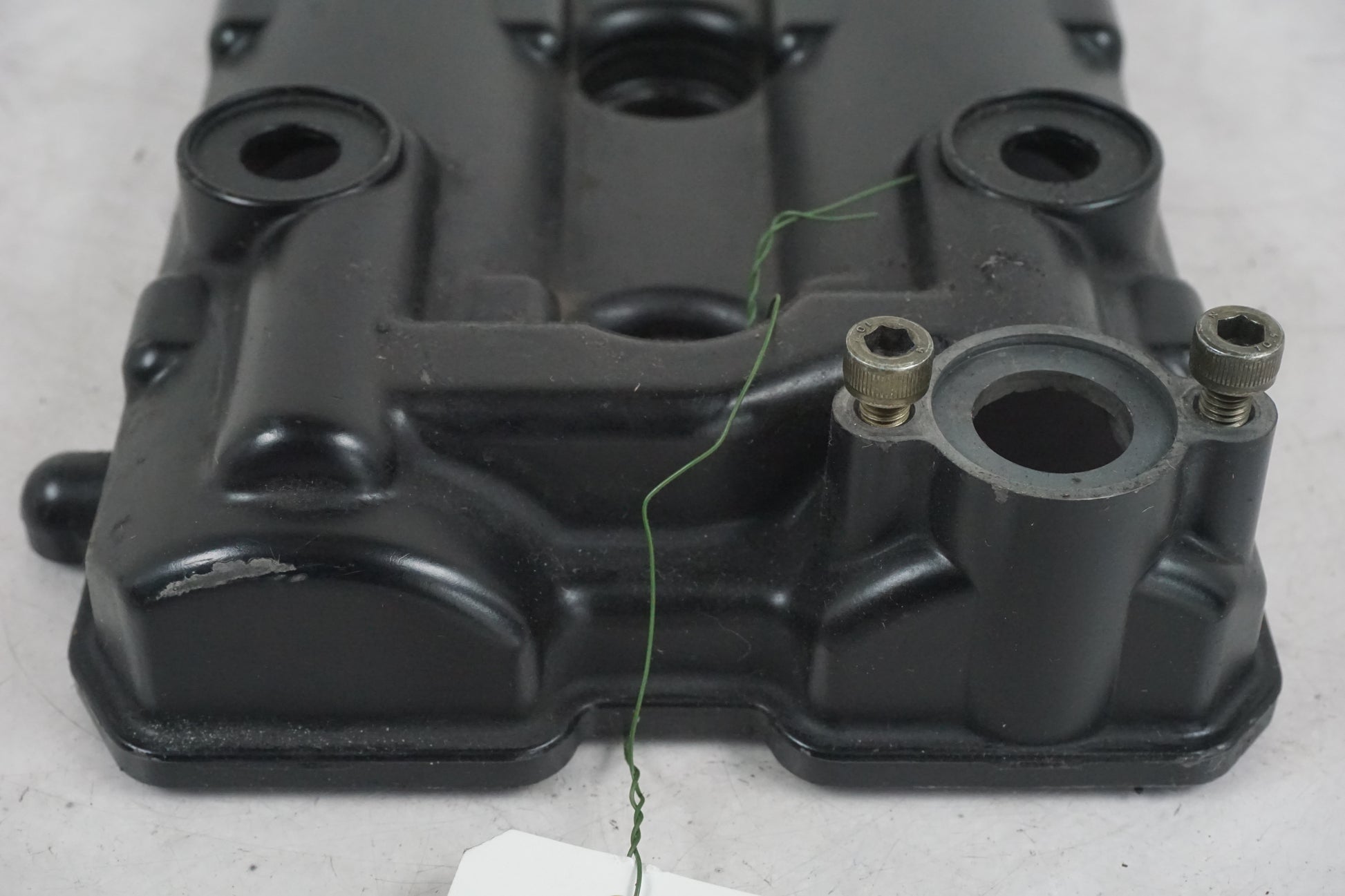 Snett nerifrån på Ventilkåpa från en Suzuki GSX-R 750 -1998 motorcykel.