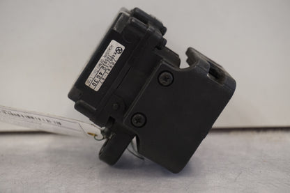 Snett nerifrån på Avgasspjällmotor från en H-D Street Glide FLHX -2015 motorcykel.