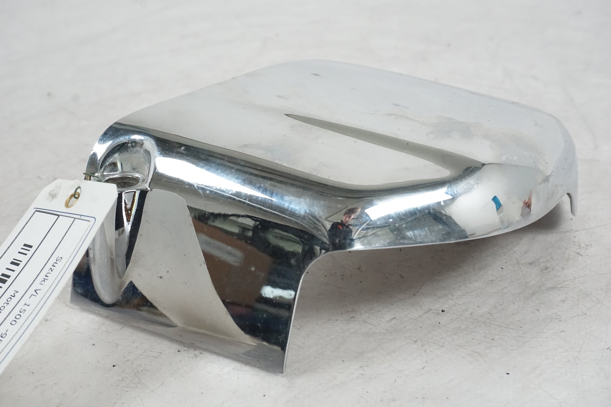 Baksidan på Motorkåpa från en Suzuki VL 1500 -1998 motorcykel.